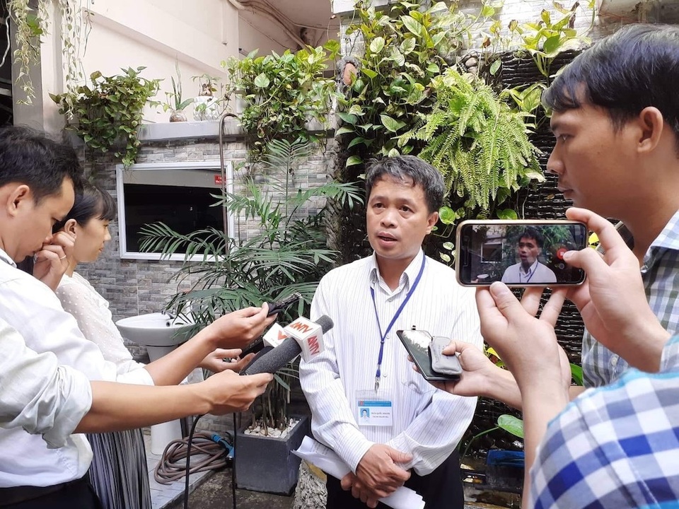 Sau nhiều vụ chặt chém, TPHCM tăng cường xử lý taxi giả ở Tân Sơn Nhất - 1 Sau nhiều vụ chặt chém, TPHCM tăng cường xử lý taxi giả ở Tân Sơn Nhất - 1