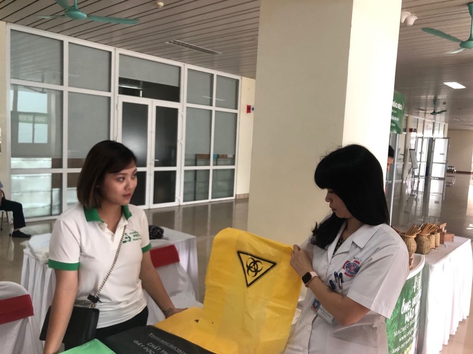 Bệnh viện K: 1 tấn túi nilon rác mỗi tháng sẽ được thay thế bằng túi sinh học dễ phân huỷ - 1 Bệnh viện K: 1 tấn túi nilon rác mỗi tháng sẽ được thay thế bằng túi sinh học dễ phân huỷ - 1