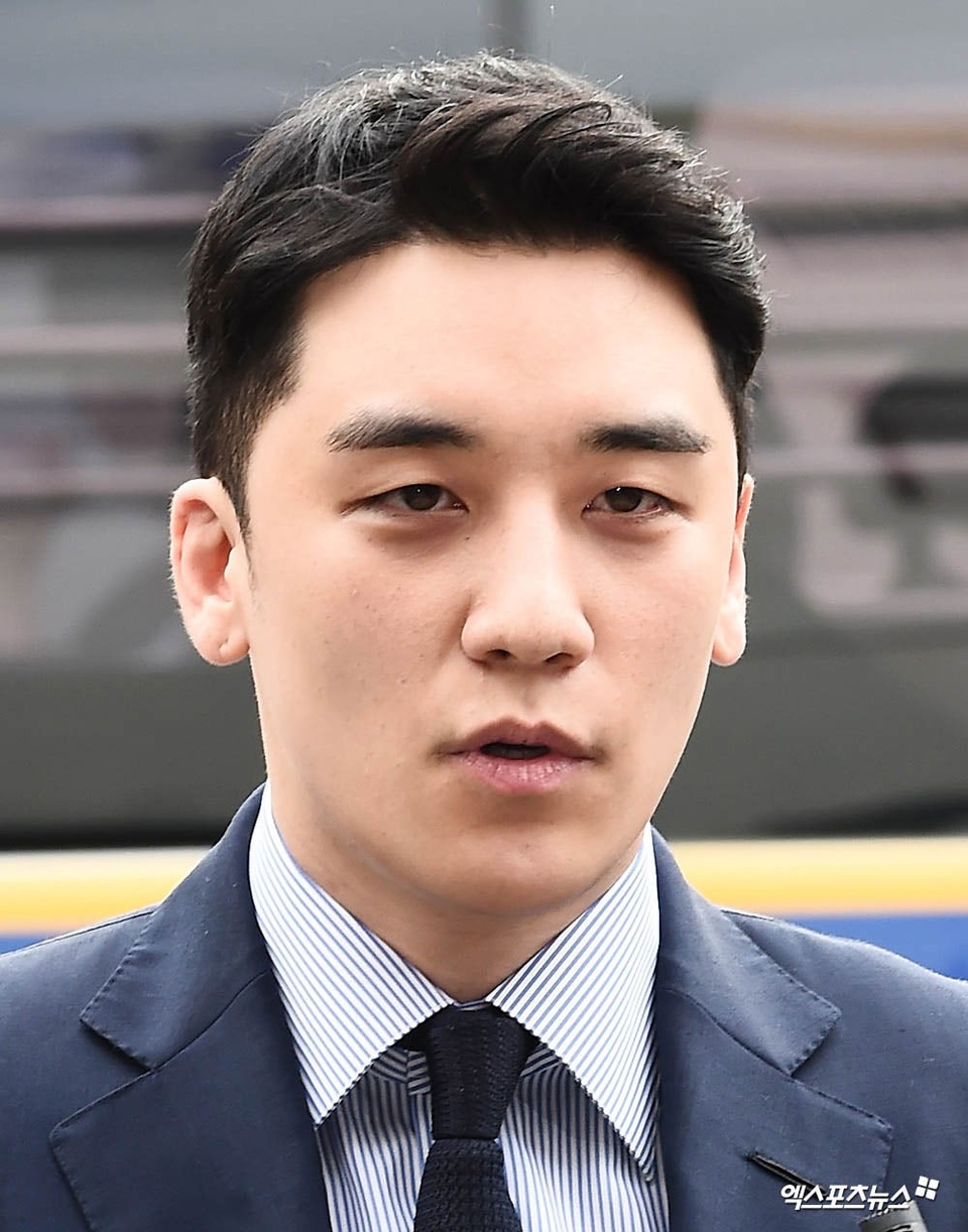 Seungri tới sở cảnh sát để điều tra hành vi đánh bạc trái phép - 6 Seungri tới sở cảnh sát để điều tra hành vi đánh bạc trái phép - 6