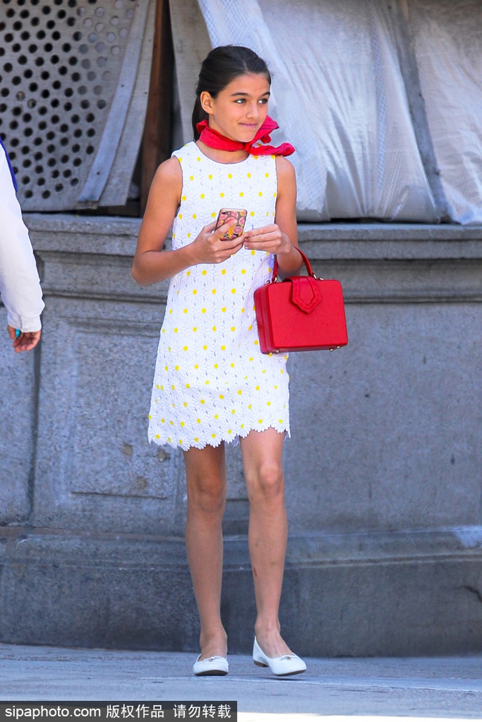 13 tuổi, Suri Cruise đã ra dáng thiếu nữ - 3 13 tuổi, Suri Cruise đã ra dáng thiếu nữ - 3