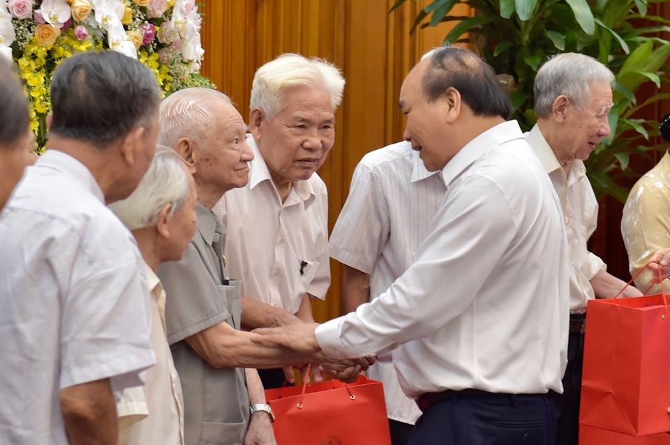 “Nếu đúng là Bác ốm, chúng tôi xin hiến trái tim của mình để thay tim cho Bác” - 2 “Nếu đúng là Bác ốm, chúng tôi xin hiến trái tim của mình để thay tim cho Bác” - 2
