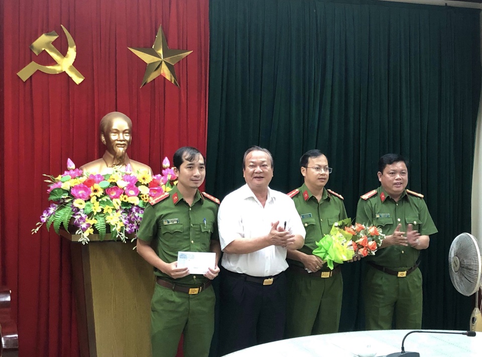 Nhóm đối tượng mang súng vào khách sạn để... “phê” ma tuý - 1 Nhóm đối tượng mang súng vào khách sạn để... “phê” ma tuý - 1