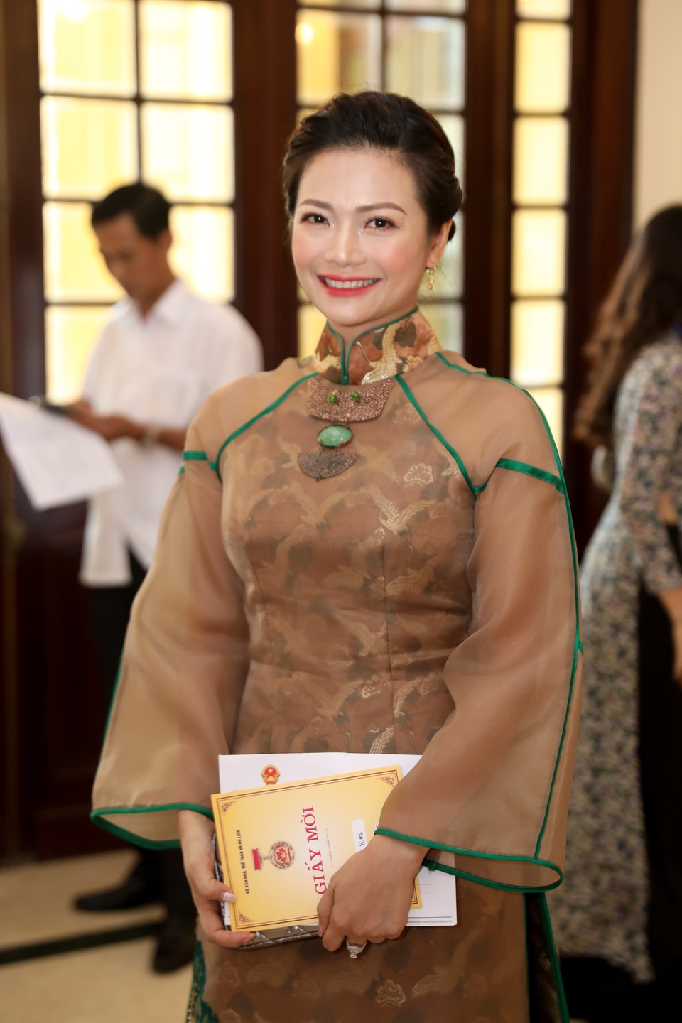 Các nghệ sĩ gạo cội được con cháu dìu đến nhận danh hiệu Nghệ sĩ Nhân dân - 10 Các nghệ sĩ gạo cội được con cháu dìu đến nhận danh hiệu Nghệ sĩ Nhân dân - 10