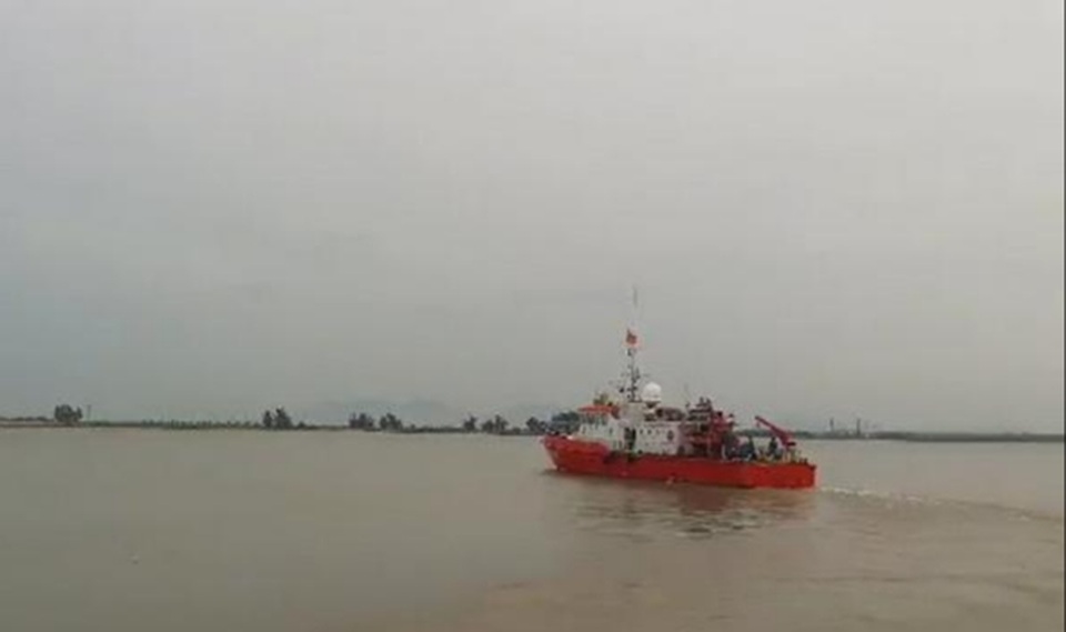 Hai tàu cá cùng 31 ngư dân gặp nạn khi đi tránh bão số 4 - 1 Hai tàu cá cùng 31 ngư dân gặp nạn khi đi tránh bão số 4 - 1