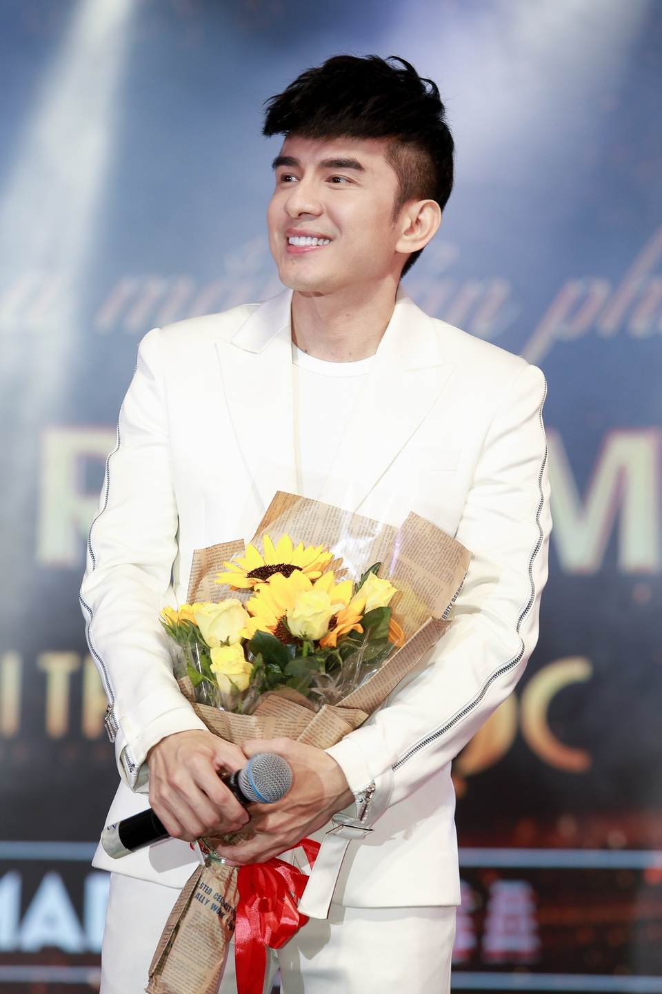 Đan Trường vẫn trẻ trung ở tuổi ngoài 40 - 5