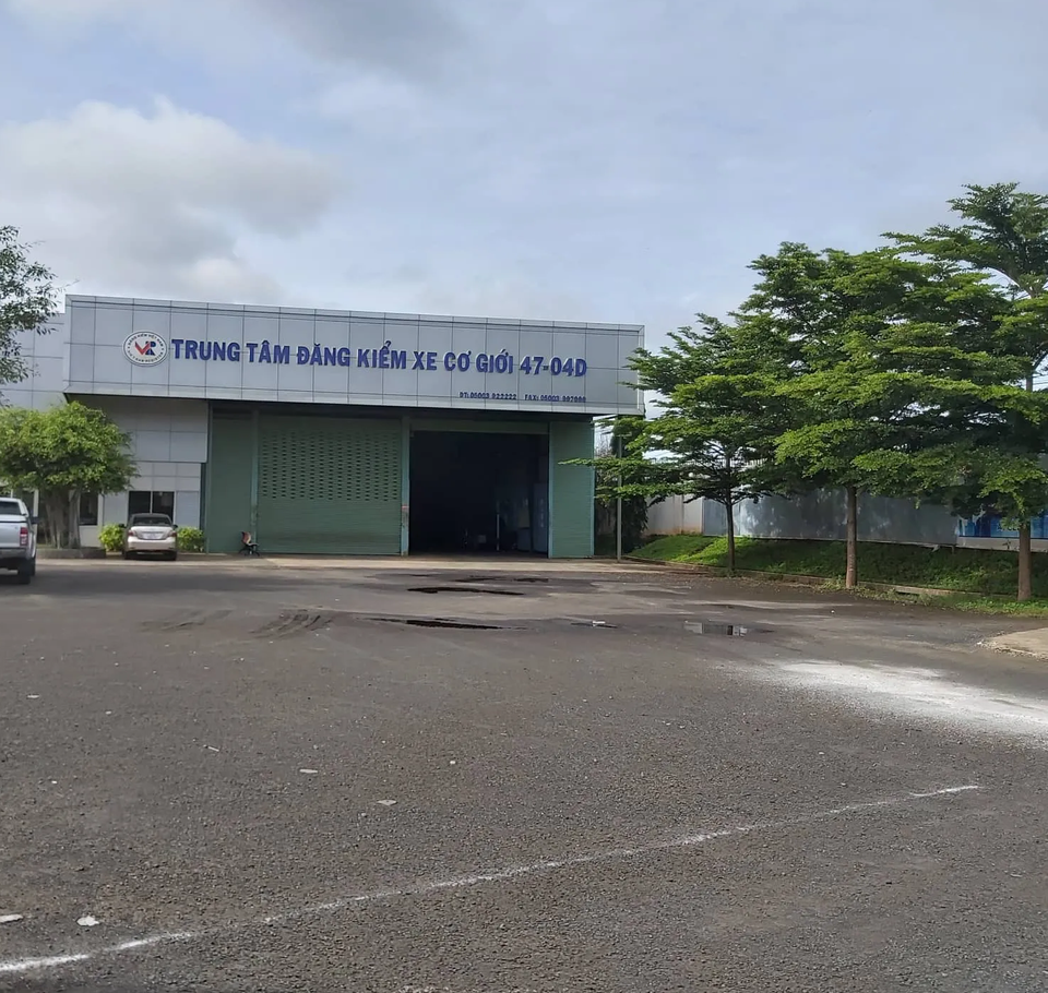 Đình chỉ hoạt động một trung tâm đăng kiểm có nhiều sai phạm - 1 Đình chỉ hoạt động một trung tâm đăng kiểm có nhiều sai phạm - 1