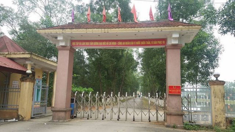 Phạm nhân lĩnh thêm án chung thân vì đâm bạn tù tử vong - 2 Phạm nhân lĩnh thêm án chung thân vì đâm bạn tù tử vong - 2
