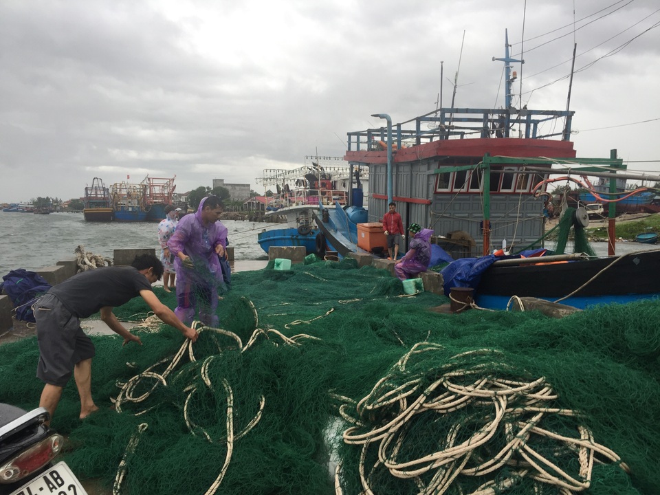 Tìm mọi cách để ứng phó khi bão số 4 sắp đổ bộ - 12 Tìm mọi cách để ứng phó khi bão số 4 sắp đổ bộ - 12