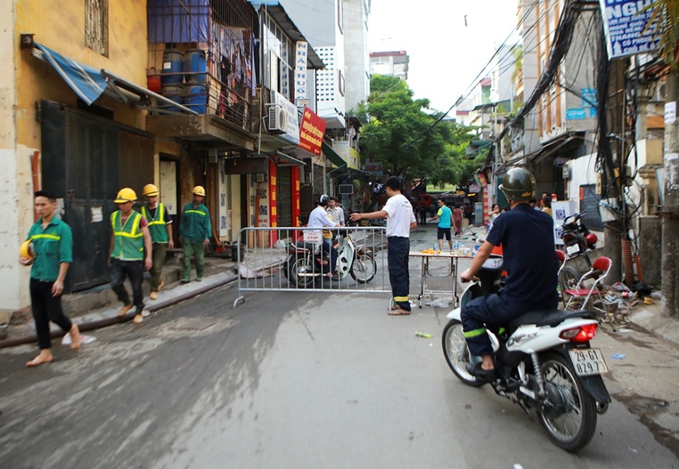 Cảnh đổ nát sau vụ cháy nhà máy bóng đèn Rạng Đông - 8 Cảnh đổ nát sau vụ cháy nhà máy bóng đèn Rạng Đông - 8