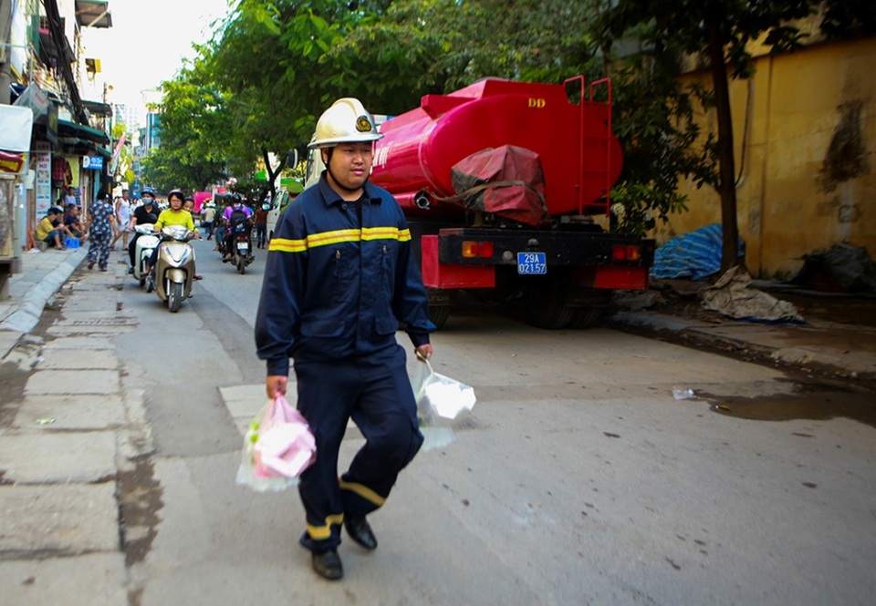 Cảnh đổ nát sau vụ cháy nhà máy bóng đèn Rạng Đông - 9 Cảnh đổ nát sau vụ cháy nhà máy bóng đèn Rạng Đông - 9