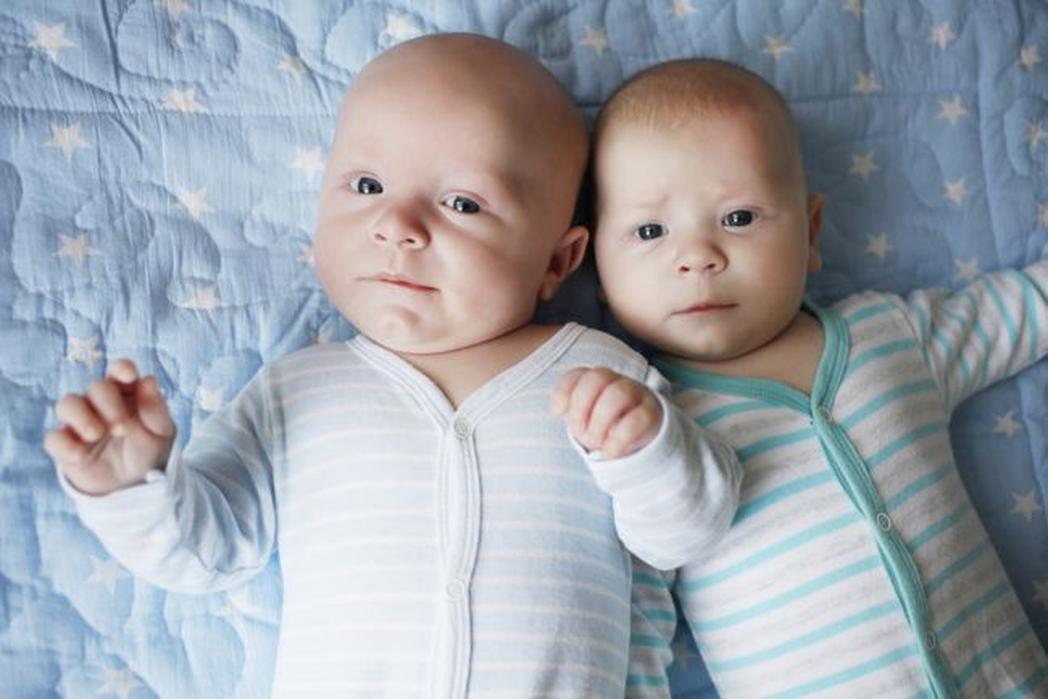 Chuyện lạ: Cặp sinh đôi được sinh cách nhau 11 tuần - 1 Chuyện lạ: Cặp sinh đôi được sinh cách nhau 11 tuần - 1