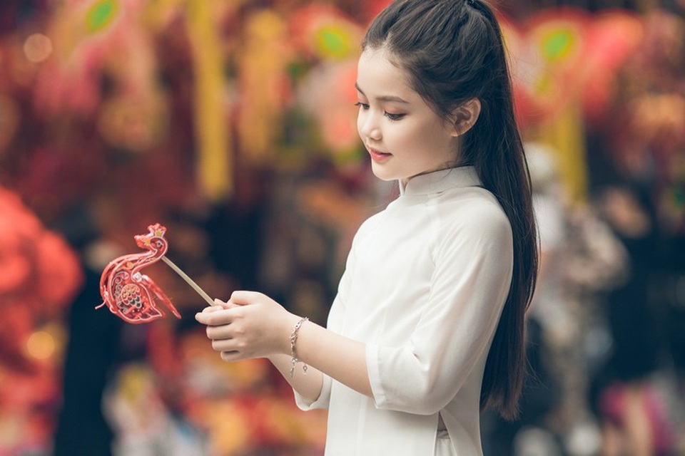 Bé gái 8 tuổi xinh như thiên thần dạo phố mùa Trung thu - 10 Bé gái 8 tuổi xinh như thiên thần dạo phố mùa Trung thu - 10