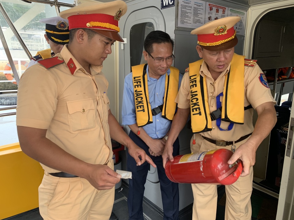 CSGT Sài Gòn đồng loạt kiểm tra, xử lý phương tiện trước kỳ nghỉ lễ 2/9 - 1 CSGT Sài Gòn đồng loạt kiểm tra, xử lý phương tiện trước kỳ nghỉ lễ 2/9 - 1