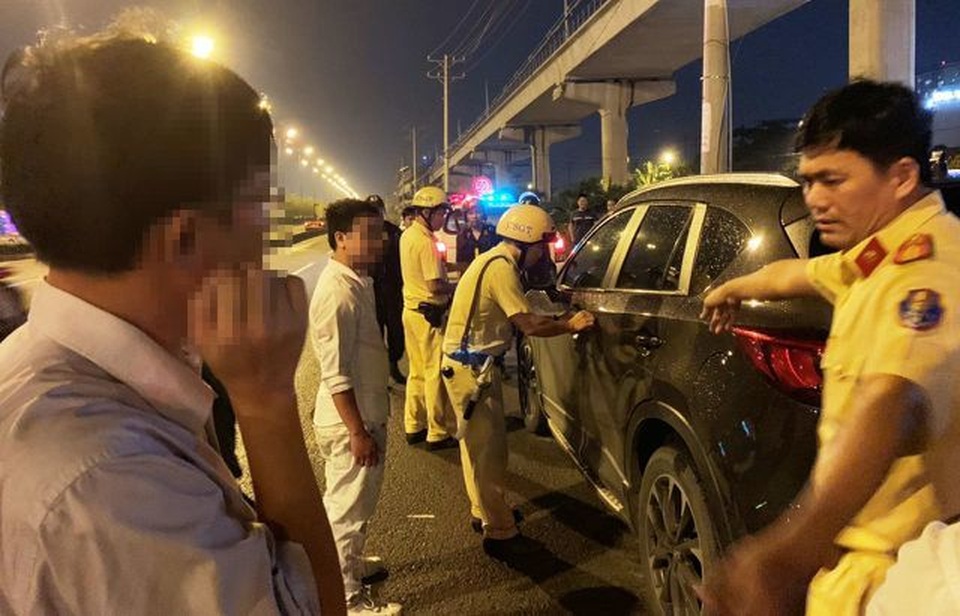 CSGT Sài Gòn đồng loạt kiểm tra, xử lý phương tiện trước kỳ nghỉ lễ 2/9 - 4 CSGT Sài Gòn đồng loạt kiểm tra, xử lý phương tiện trước kỳ nghỉ lễ 2/9 - 4