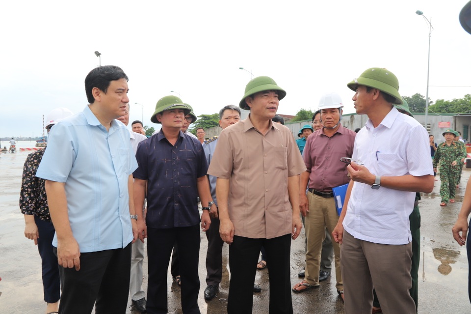 Bộ trưởng Nguyễn Xuân Cường kiểm tra công tác phòng chống bão số 4 tại Nghệ An - 1 Bộ trưởng Nguyễn Xuân Cường kiểm tra công tác phòng chống bão số 4 tại Nghệ An - 1