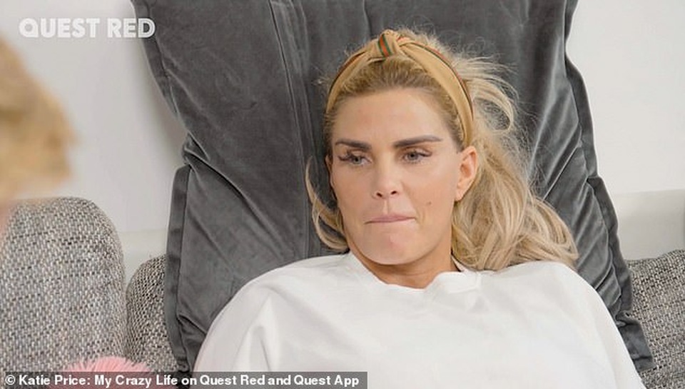 Katie Price lại tiếp tục dao kéo sau khi phẫu thuật hỏng - 6 Katie Price lại tiếp tục dao kéo sau khi phẫu thuật hỏng - 6