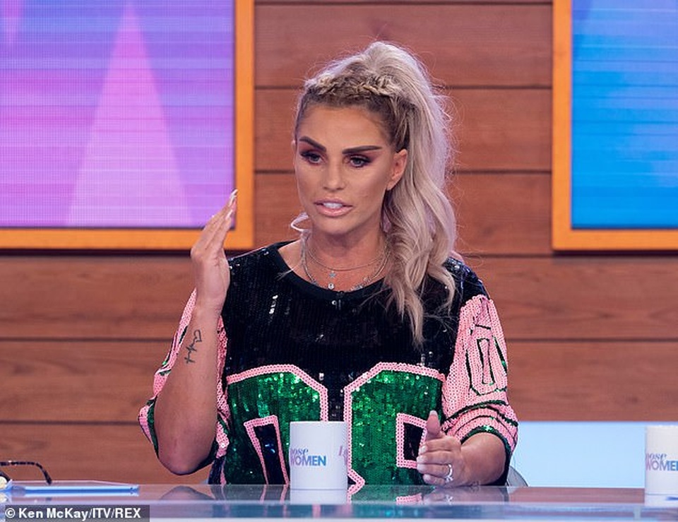 Katie Price lại tiếp tục dao kéo sau khi phẫu thuật hỏng - 7 Katie Price lại tiếp tục dao kéo sau khi phẫu thuật hỏng - 7