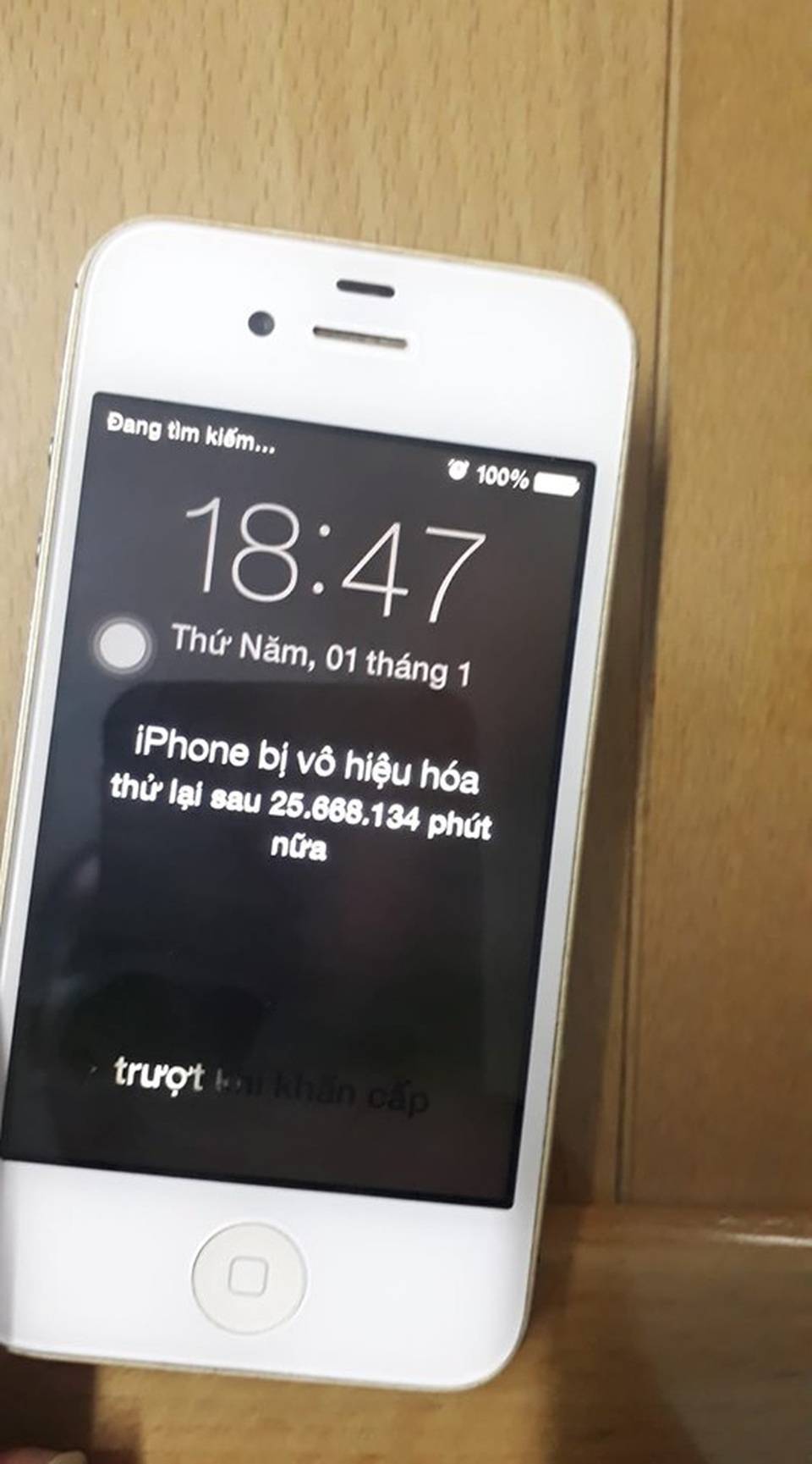 Bi hài chiếc iPhone bị khóa máy gần... 50 năm tại Hà Nội - 2 Bi hài chiếc iPhone bị khóa máy gần... 50 năm tại Hà Nội - 2