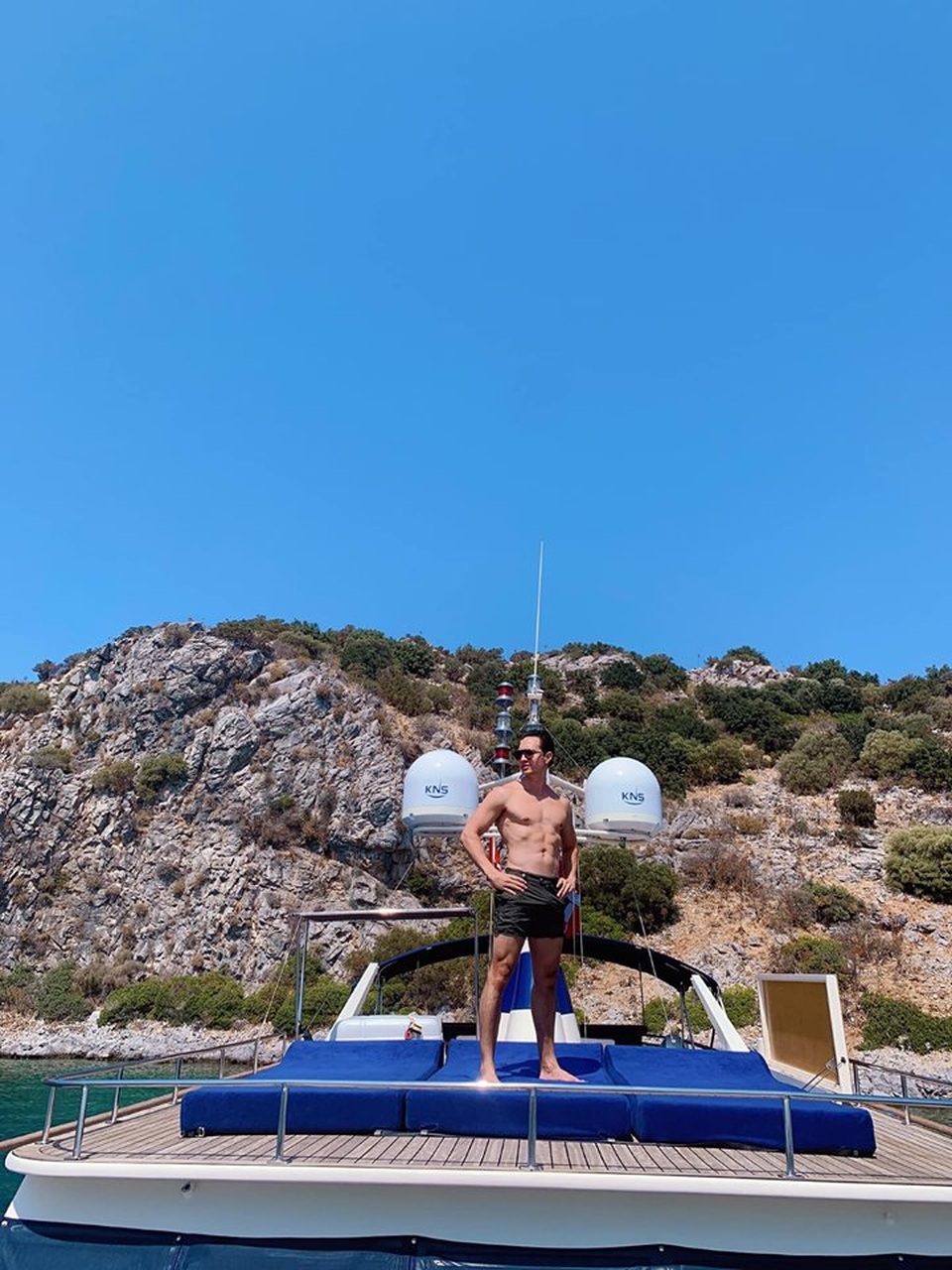 Dàn mỹ nhân Việt đồng loạt diện áo tắm khoe dáng bốc lửa bên “một nửa” - 4 Dàn mỹ nhân Việt đồng loạt diện áo tắm khoe dáng bốc lửa bên “một nửa” - 4