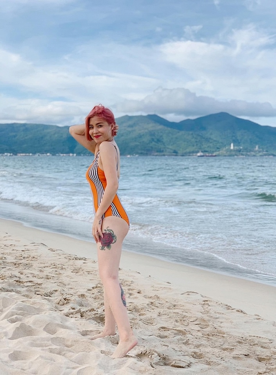 Dàn mỹ nhân Việt đồng loạt diện áo tắm khoe dáng bốc lửa bên “một nửa” - 13 Dàn mỹ nhân Việt đồng loạt diện áo tắm khoe dáng bốc lửa bên “một nửa” - 13