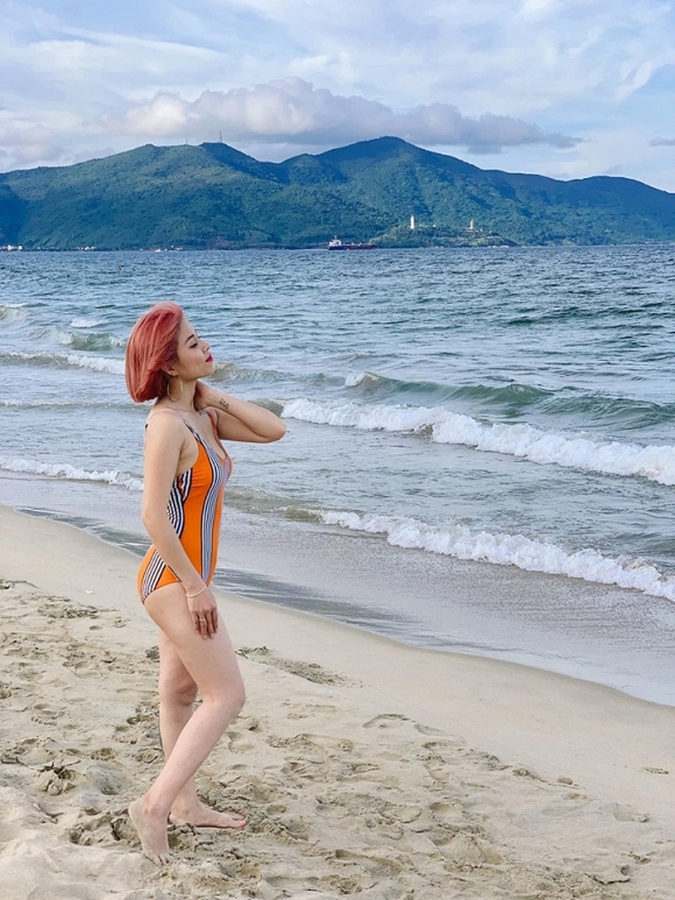 Dàn mỹ nhân Việt đồng loạt diện áo tắm khoe dáng bốc lửa bên “một nửa” - 16 Dàn mỹ nhân Việt đồng loạt diện áo tắm khoe dáng bốc lửa bên “một nửa” - 16