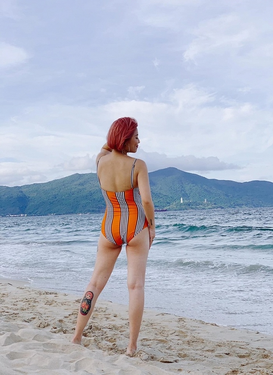 Dàn mỹ nhân Việt đồng loạt diện áo tắm khoe dáng bốc lửa bên “một nửa” - 15 Dàn mỹ nhân Việt đồng loạt diện áo tắm khoe dáng bốc lửa bên “một nửa” - 15