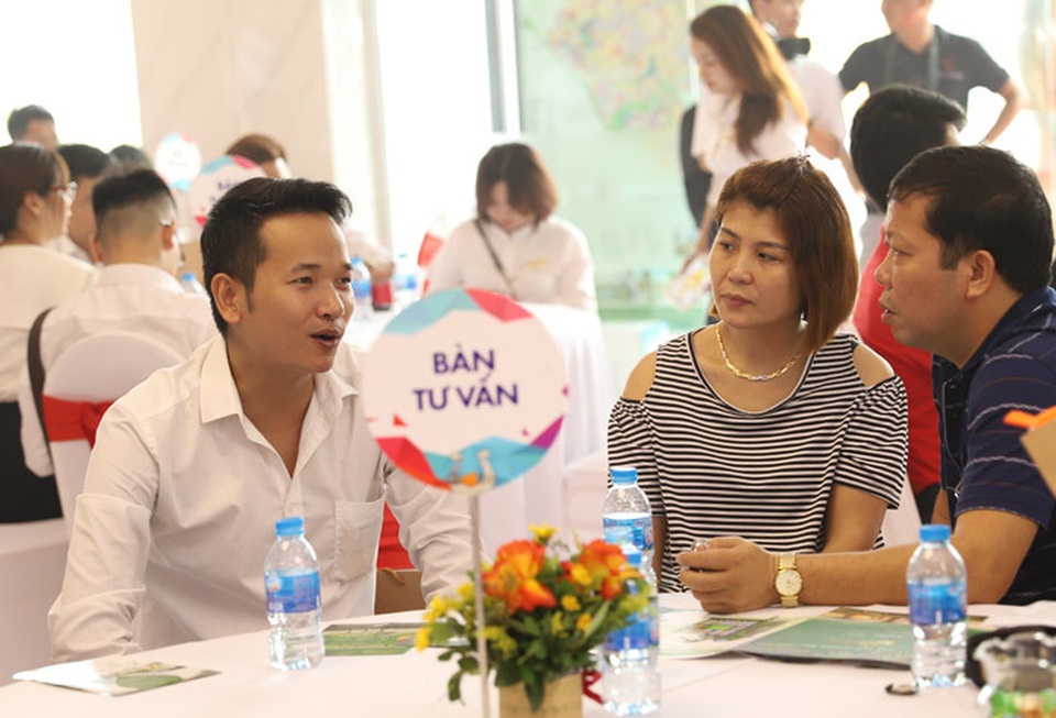 Ôm tiền tỷ về quê buôn đất, đại gia Hà Nội tạo sóng và ăn đậm - 2 Ôm tiền tỷ về quê buôn đất, đại gia Hà Nội tạo sóng và ăn đậm - 2