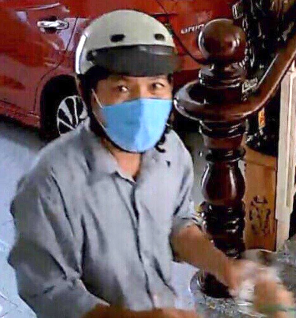 Truy tìm đối tượng giả thợ sửa ống nước trộm hơn 1 tỉ đồng - 1 Truy tìm đối tượng giả thợ sửa ống nước trộm hơn 1 tỉ đồng - 1