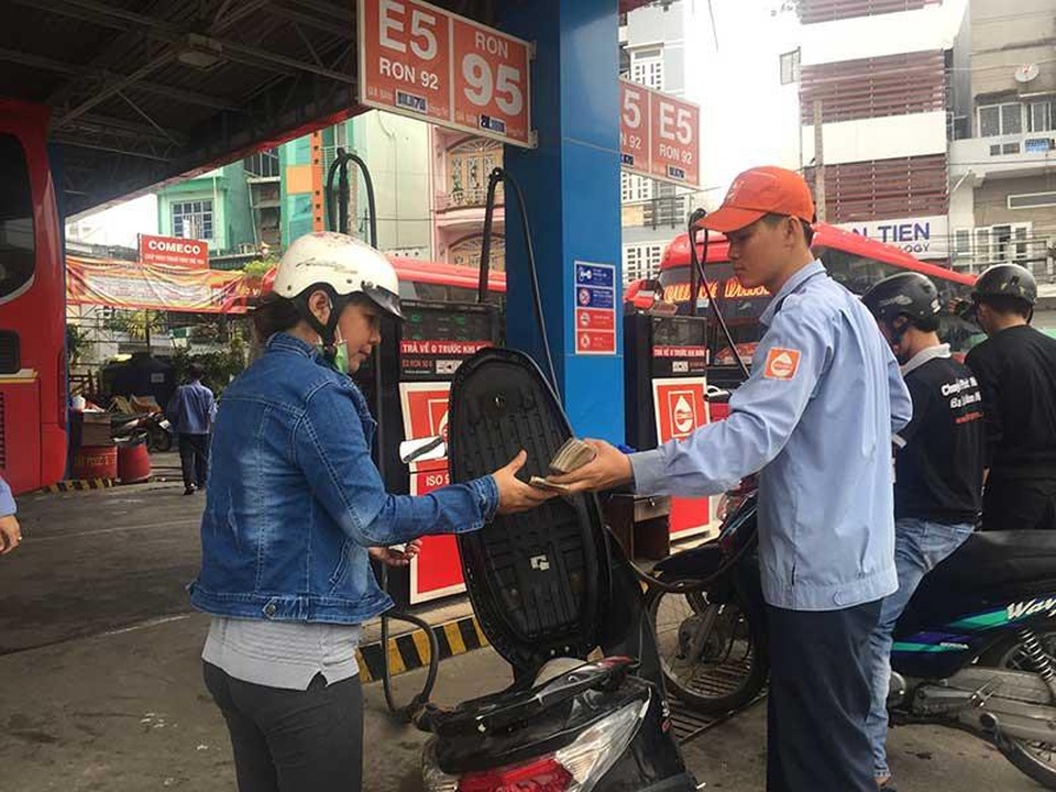Xăng E5, túi nylon thân thiện môi trường… kêu cứu - 1 Xăng E5, túi nylon thân thiện môi trường… kêu cứu - 1