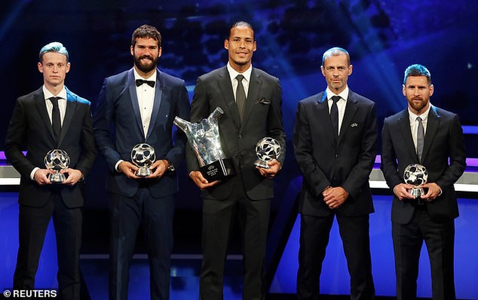 Vượt C.Ronaldo và Messi, Van Dijk giành giải Cầu thủ xuất sắc nhất châu Âu - 2 Vượt C.Ronaldo và Messi, Van Dijk giành giải Cầu thủ xuất sắc nhất châu Âu - 2