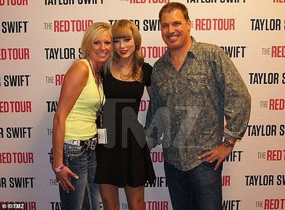 Taylor Swift yêu cầu có máy quay bảo vệ vòng 3 mọi lúc mọi nơi - 2 Taylor Swift yêu cầu có máy quay bảo vệ vòng 3 mọi lúc mọi nơi - 2