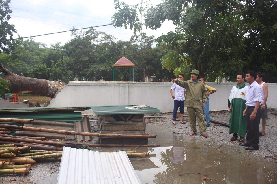 Giông lốc tàn phá hàng chục ngôi nhà, hàng trăm cây xanh - 18 Giông lốc tàn phá hàng chục ngôi nhà, hàng trăm cây xanh - 18