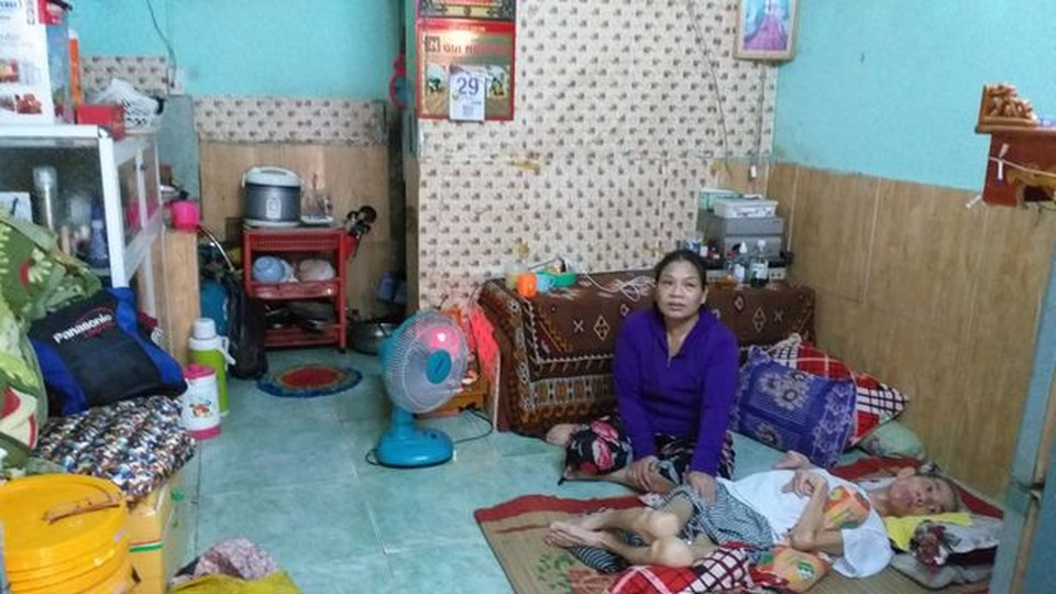 Bạn đọc giúp đỡ người đàn ông chết não trong căn nhà trọ 18m2 số tiền hơn 27 triệu đồng - 3 Bạn đọc giúp đỡ người đàn ông chết não trong căn nhà trọ 18m2 số tiền hơn 27 triệu đồng - 3
