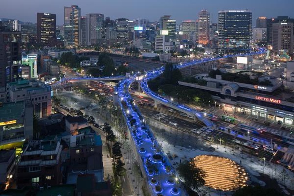 Chuyện thật như đùa khi đường trên cao hóa công viên toàn cây xanh - 1 Chuyện thật như đùa khi đường trên cao hóa công viên toàn cây xanh - 1