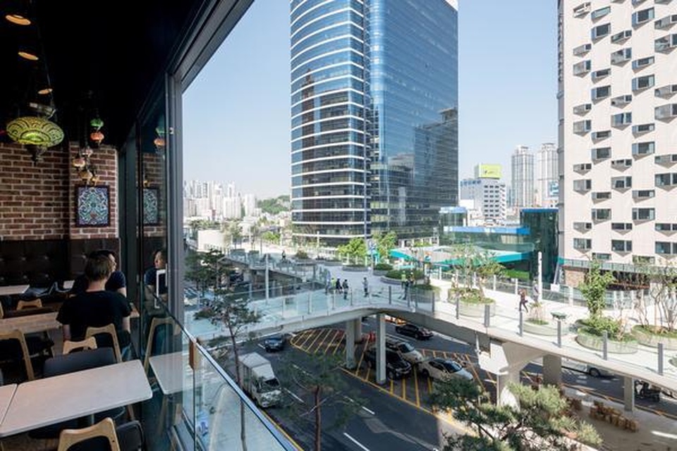 Chuyện thật như đùa khi đường trên cao hóa công viên toàn cây xanh - 3 Chuyện thật như đùa khi đường trên cao hóa công viên toàn cây xanh - 3