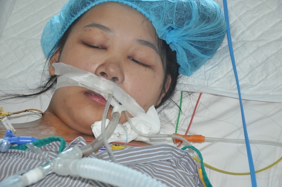 Các chị ơi! cứu nó với, nó chết thì ai nuôi con nó? - 1 Các chị ơi! cứu nó với, nó chết thì ai nuôi con nó? - 1