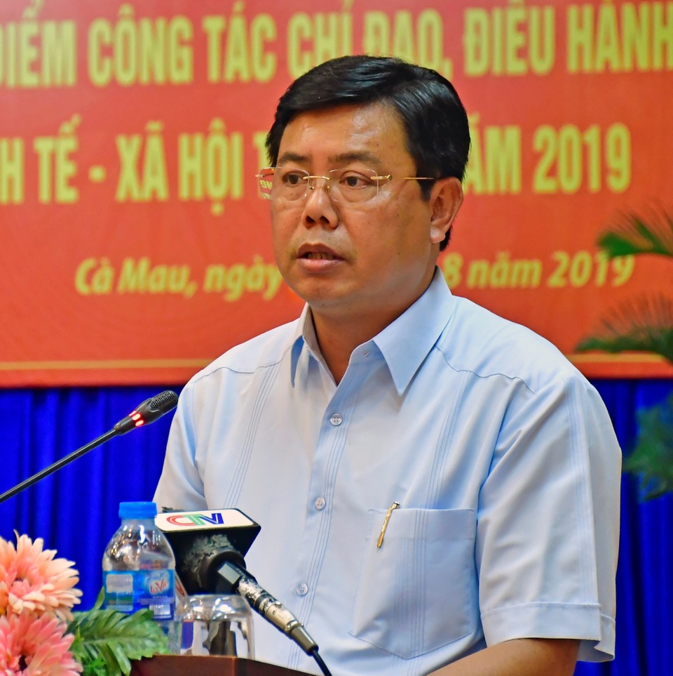 Chủ tịch Cà Mau: Không thể là văn hóa công sở nếu cán bộ làm việc chỉ để nhận lương - 1 Chủ tịch Cà Mau: Không thể là văn hóa công sở nếu cán bộ làm việc chỉ để nhận lương - 1