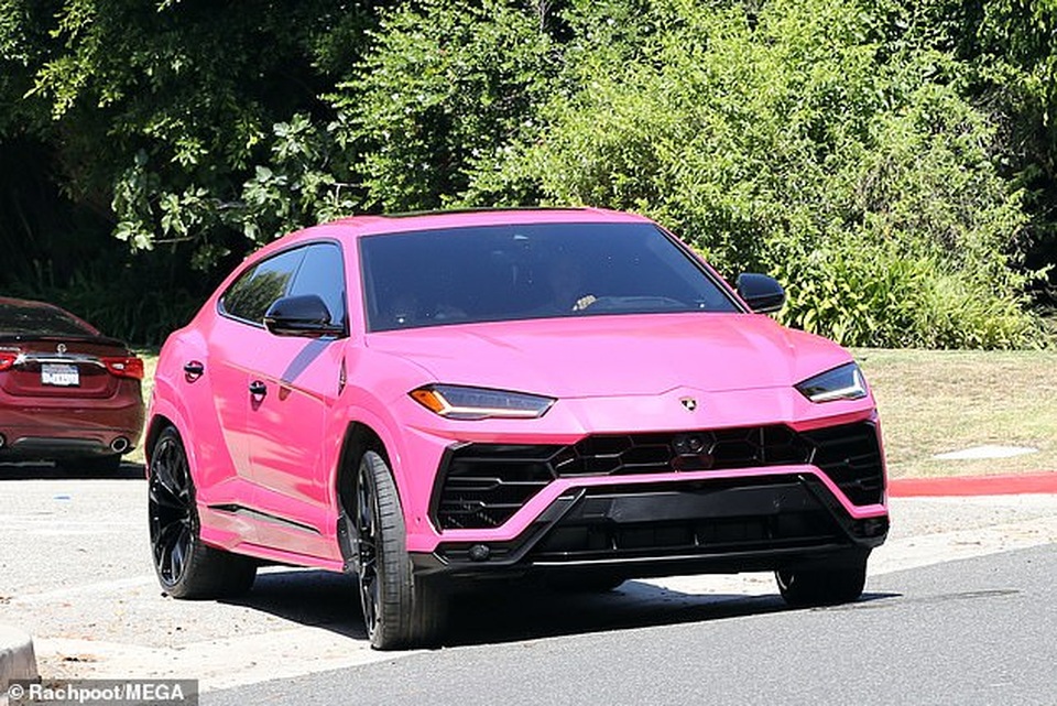 Vợ chồng Justin Bieber dạo phố bằng siêu xe sành điệu - 2