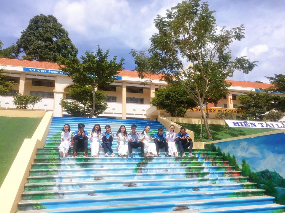Ngôi trường ở Lâm Đồng có cầu thang “sống ảo” hút dân mạng - 2 Ngôi trường ở Lâm Đồng có cầu thang “sống ảo” hút dân mạng - 2