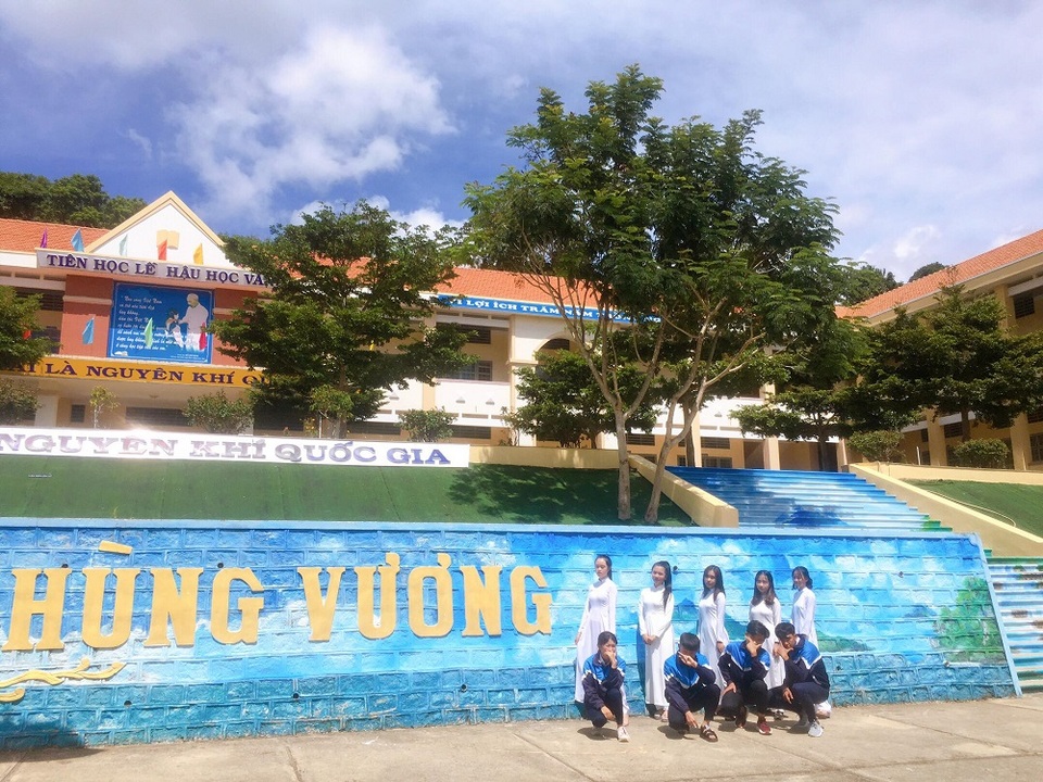 Ngôi trường ở Lâm Đồng có cầu thang “sống ảo” hút dân mạng - 3 Ngôi trường ở Lâm Đồng có cầu thang “sống ảo” hút dân mạng - 3