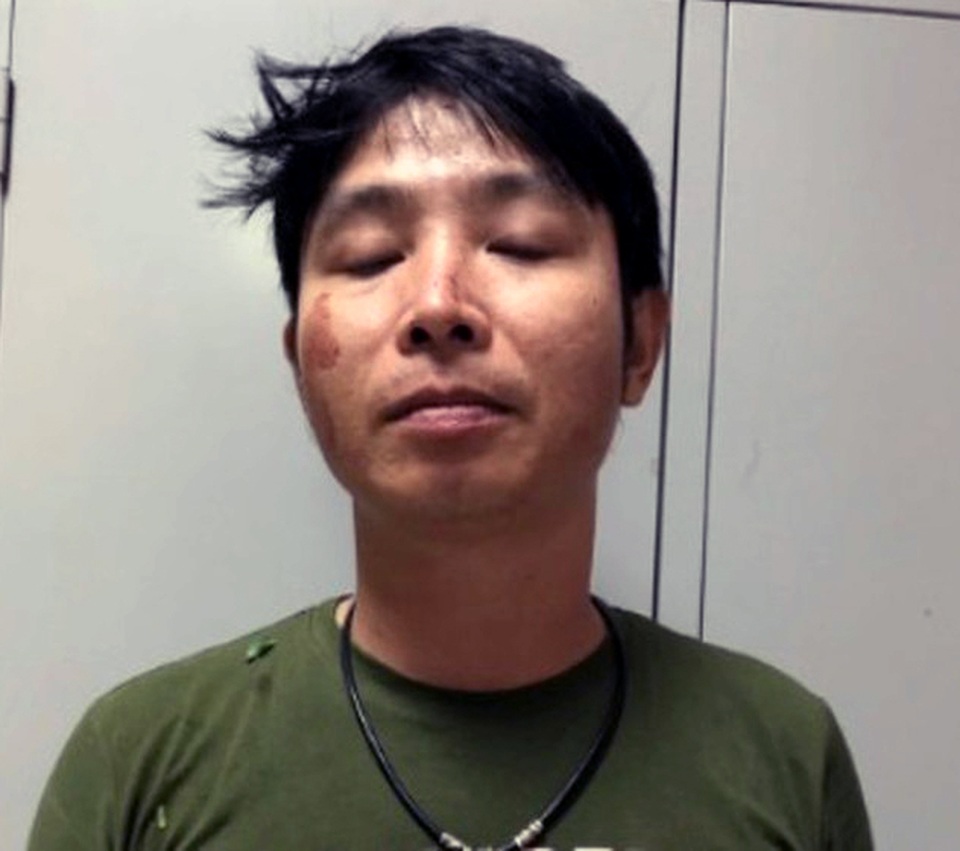 Hà Nội: Dùng bẫy điện giết vợ bất thành, gã nghiện nghi dùng kéo gây án - 1 Hà Nội: Dùng bẫy điện giết vợ bất thành, gã nghiện nghi dùng kéo gây án - 1