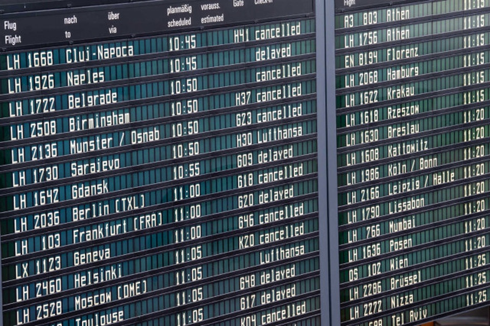 Sân bay hỗn loạn, hủy 130 chuyến bay vì sai lầm “ngớ ngẩn” của một hành khách - 2 Sân bay hỗn loạn, hủy 130 chuyến bay vì sai lầm “ngớ ngẩn” của một hành khách - 2