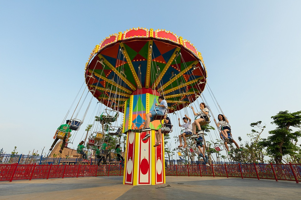 Cực shock dịp 2/9: Giá vé vào công viên Dragon Park và công viên nước Typhoon Water Park chỉ 100.000 đồng - 1 Cực shock dịp 2/9: Giá vé vào công viên Dragon Park và công viên nước Typhoon Water Park chỉ 100.000 đồng - 1
