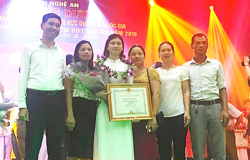 Nghệ An tuyên dương 113 học sinh đạt giải quốc tế, quốc gia và học sinh đạt điểm cao - 6 Nghệ An tuyên dương 113 học sinh đạt giải quốc tế, quốc gia và học sinh đạt điểm cao - 6