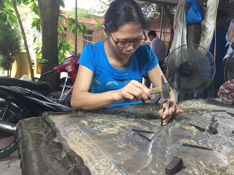Tinh hoa làng nghề chạm bạc gần 400 năm tuổi - 2 Tinh hoa làng nghề chạm bạc gần 400 năm tuổi - 2