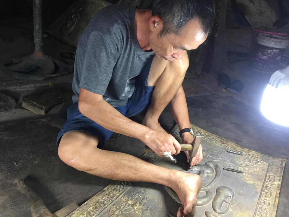 Tinh hoa làng nghề chạm bạc gần 400 năm tuổi - 3 Tinh hoa làng nghề chạm bạc gần 400 năm tuổi - 3