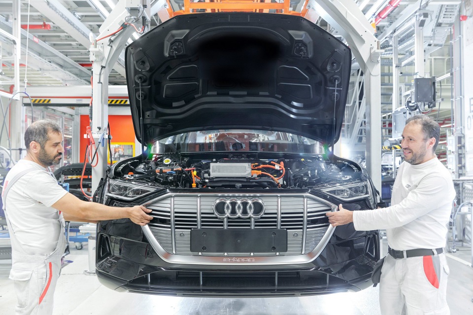 Audi cũng phải tìm đến Trung Quốc để mua pin cho xe chạy điện - 1 Audi cũng phải tìm đến Trung Quốc để mua pin cho xe chạy điện - 1