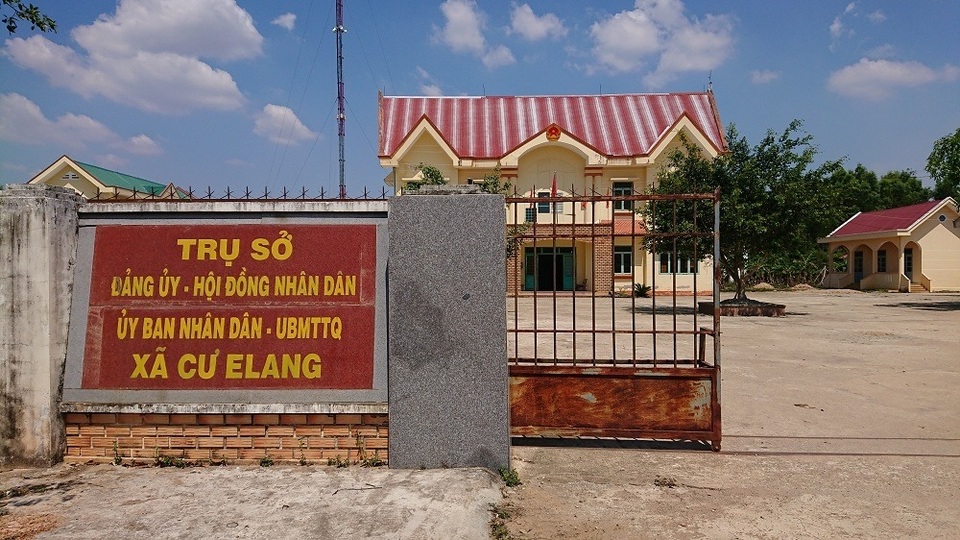Khởi tố 3 cặp vợ chồng giúp cán bộ xã trục lợi từ đất dự án - 1 Khởi tố 3 cặp vợ chồng giúp cán bộ xã trục lợi từ đất dự án - 1