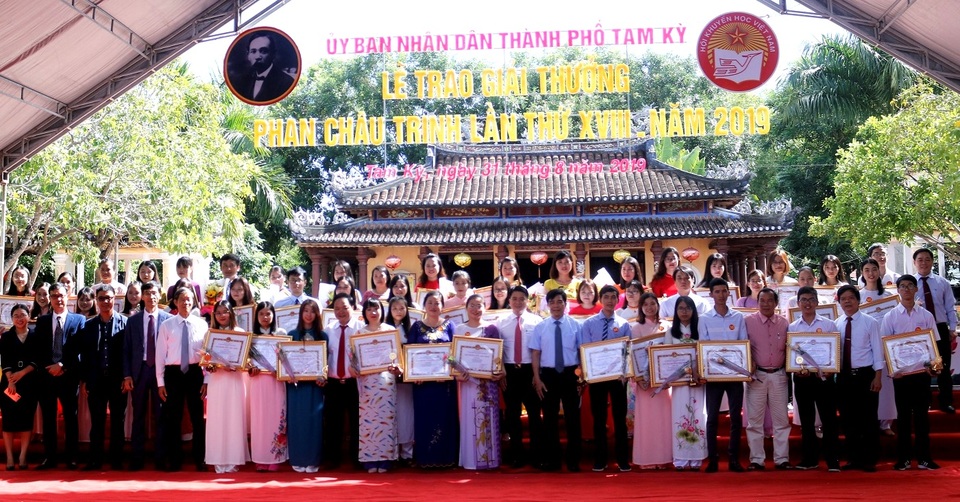 67 cá nhân, tập thể nhận giải Phan Châu Trinh 2019 67 cá nhân, tập thể nhận giải Phan Châu Trinh 2019