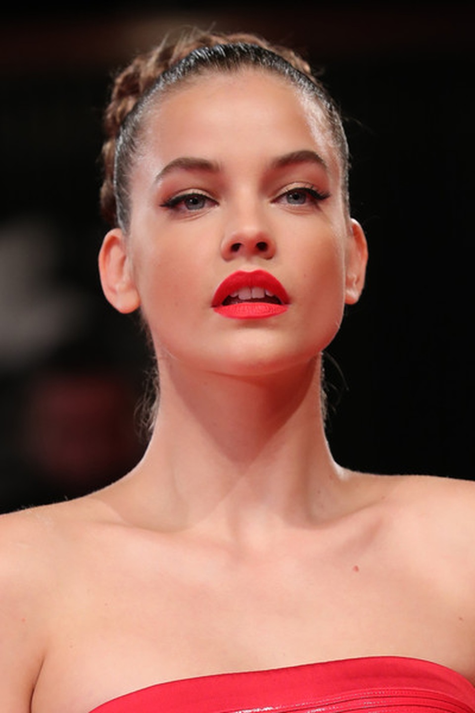 Barbara Palvin yêu kiều với váy đỏ - 11 Barbara Palvin yêu kiều với váy đỏ - 11